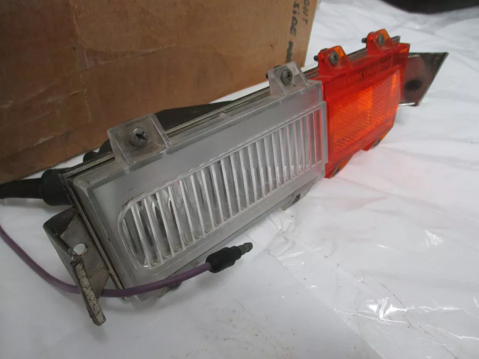 1969 Plymouth Fury lll-Sport-VIP Right Hand Cornering Lamp ASSY - Image 2