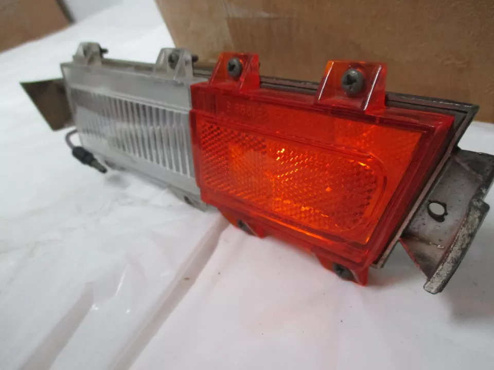 1969 Plymouth Fury lll-Sport-VIP Right Hand Cornering Lamp ASSY - Image 3
